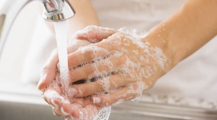 ¿Por qué el jabón es el principal enemigo del coronavirus con el lavado correcto de manos?