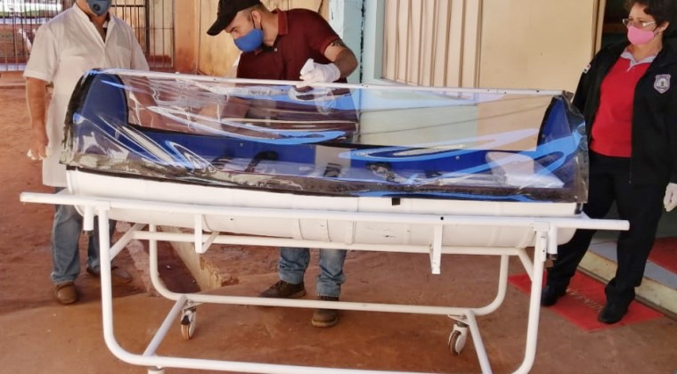 Reos fabrican cápsula para traslado de pacientes con COVID-19