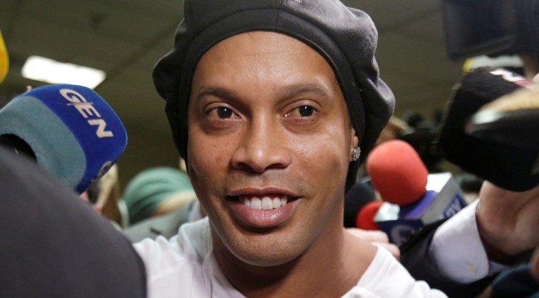 Ronaldinho y un ‘curioso’ pedido al hotel donde guarda prisión domiciliaria