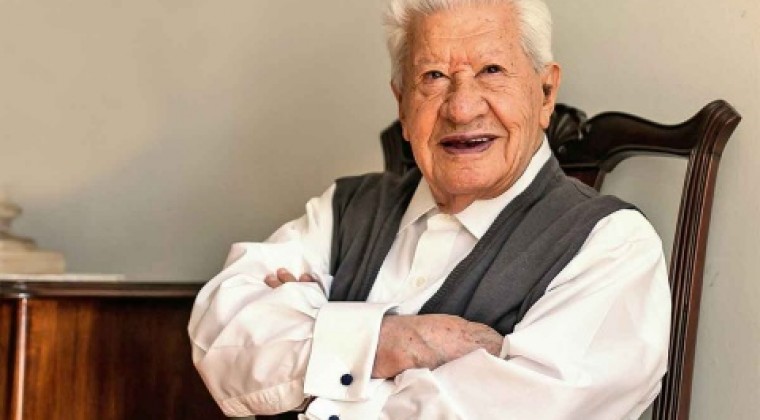El actor Ignacio López Tarso se estrena en Facebook a pesar de sus 95 años