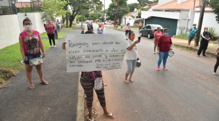Bañadenses fueron hasta la casa de Mario Abdo para exigir asistencia