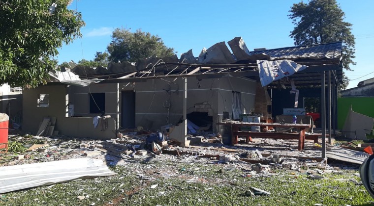 Atentado con explosivos en Puerto Irala deja múltiples destrozos en una vivienda