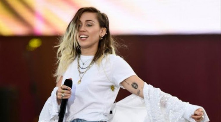 Shakira y Miley Cyrus, en concierto virtual por la vacuna para el coronavirus