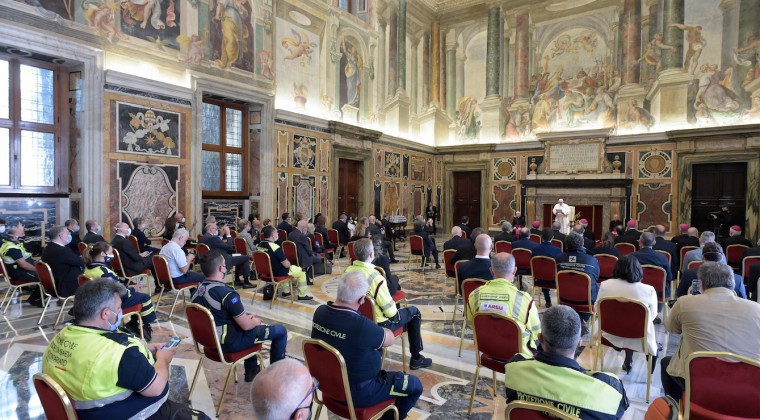 Papa Francisco elogia labor de los médicos y enfermeros italianos