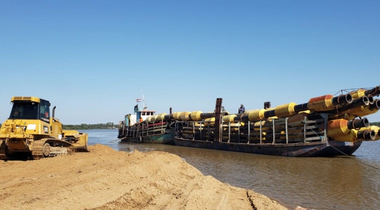 Realizan trabajos de refulado en la futura costanera de Pilar