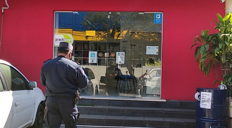 Delincuentes asaltan financiera en Asunción, a pocos metros de comisaría