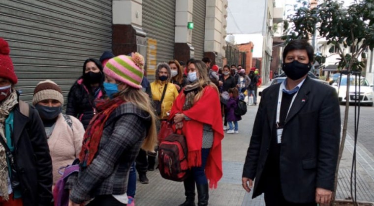 Un grupo de casi 200 paraguayos toma el camino de regreso al país