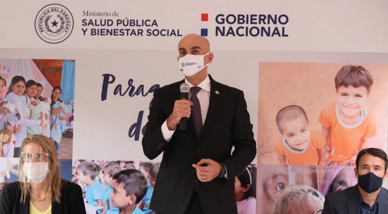Empresas paraguayas concursan para equipar con batas al sector salud