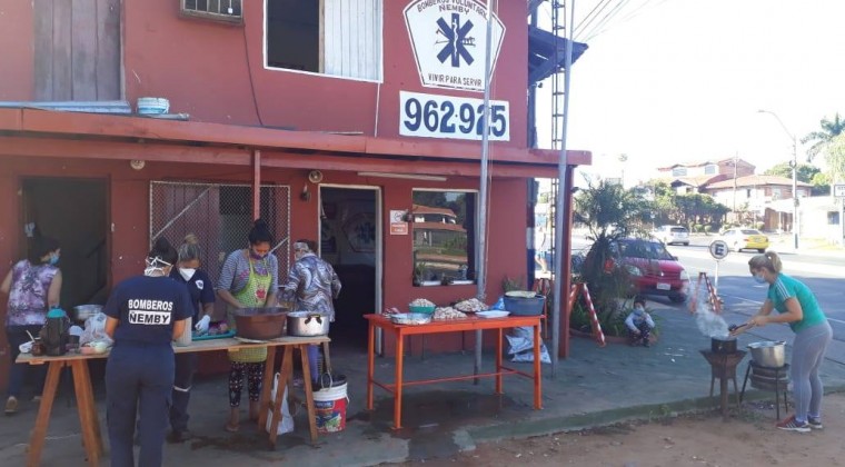 Bomberos de Ñemby organizan hamburgueseada para retirar su único autobomba