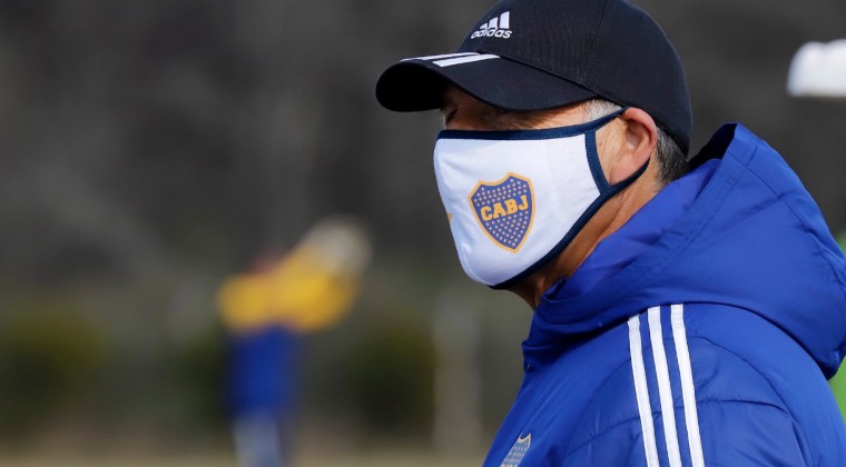 Covid-19 llega a Boca y aíslan a Miguel Russo