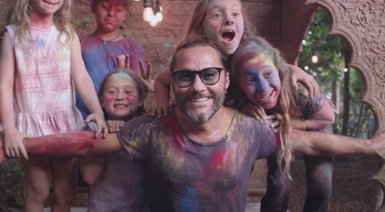 Diego Torres regresa como el trovador de los grandes momentos con “Amanece”