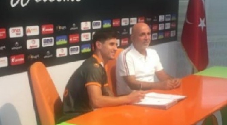Adam Bareiro seguirá su carrera en el fútbol turco