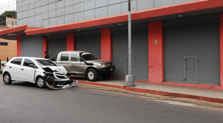 Dio positivo al COVID-19 víctima fatal de choque por falla de semáforo en Asunción
