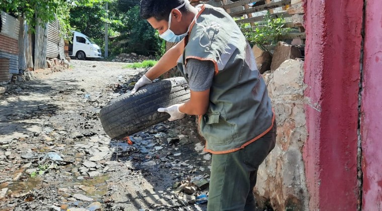 Trabajan en destrucción de potenciales criaderos de mosquitos en Asunción