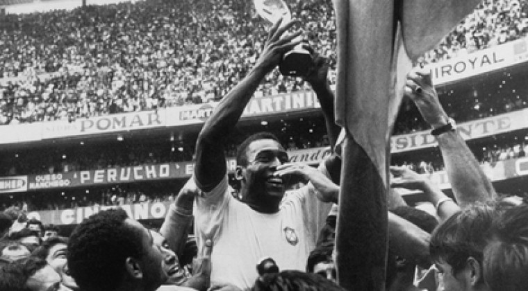 Diario HOY | Pelé, 80 años del rey que conquistó el olimpo del fútbol