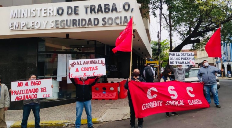 Obreros piden cobrar sueldo mínimo en concepto de aguinaldo