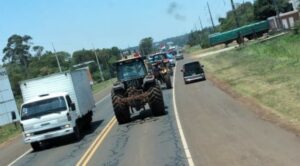 Productores de Itapúa inician un tractorazo hacia Asunción