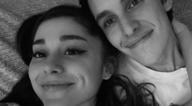 Ariana Grande se compromete con Dalton Gómez