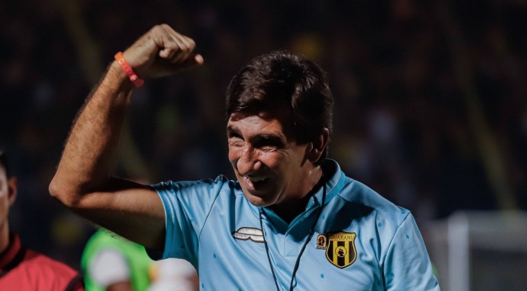 Gustavo Costas está para seguir en el Legendario