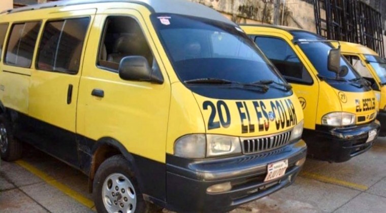 Transportistas escolares desesperados: “Sobrevivimos vendiendo frutas y verduras”
