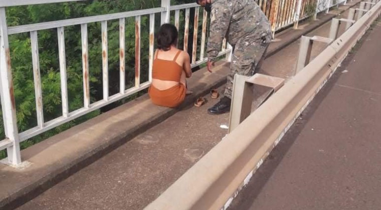 Un oficial evitó un suicidio: “Dialogamos con ella y de a poco se recuperó”