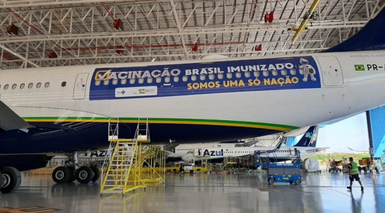 Parte rumbo a India avión que traerá dos millones de vacunas a Brasil