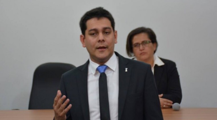 A viceministro le explotó discusión matrimonial en red: “De caradura hablamos Daniel”