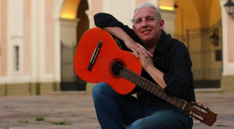 Dani Moreno presenta su disco “En tu piel” con concierto en el Teatro Municipal de Asunción