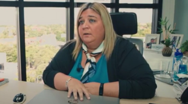 Mujeres ocupan el 60% de los servicios de atención al cliente