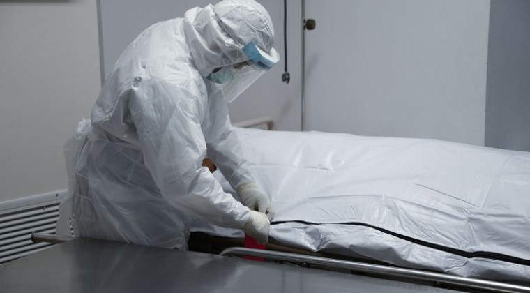 En un año murieron más de 3.000 personas por coronavirus: contagios diarios superan los 1.000