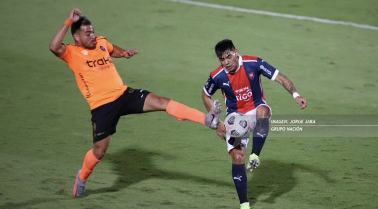Hace el esfuerzo hasta el final pero se le van dos puntos
