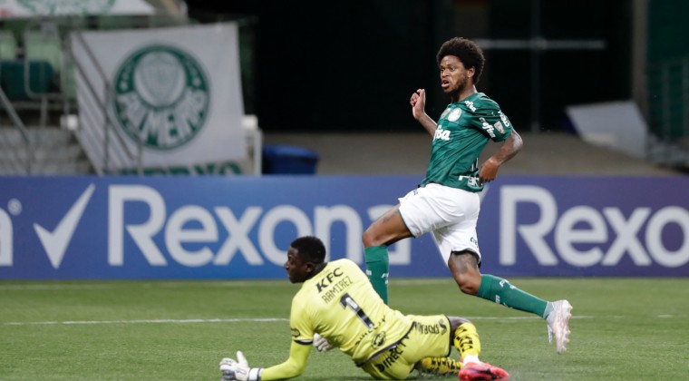 Gómez le gana la pulseada a Brian en la Copa Libertadores