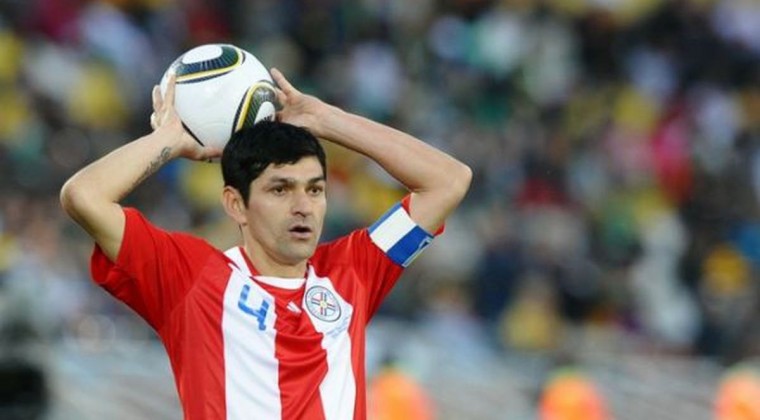 El histórico Denis Caniza libra su batalla contra el COVID