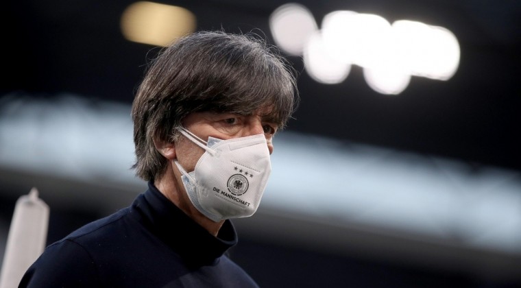 DFB alemana respalda a Löw tras su última presentación