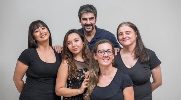 La difícil realidad con la que cargan las mujeres es tema, sobre las tablas del Arlequín