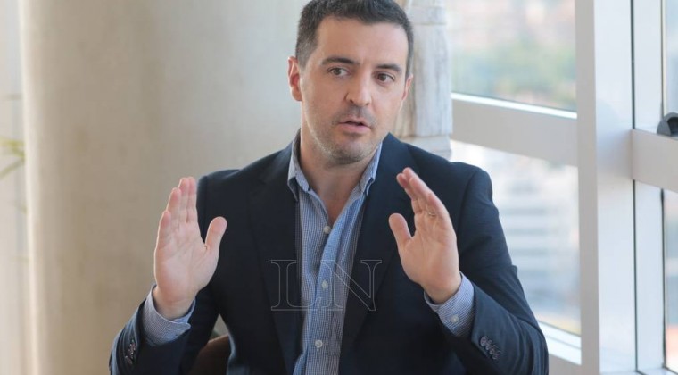 Candidato a intendente no cree que deba renunciar como diputado