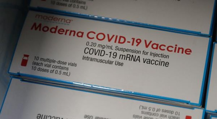 Moderna dice que su vacuna anticovid protegió contra variantes en un estudio