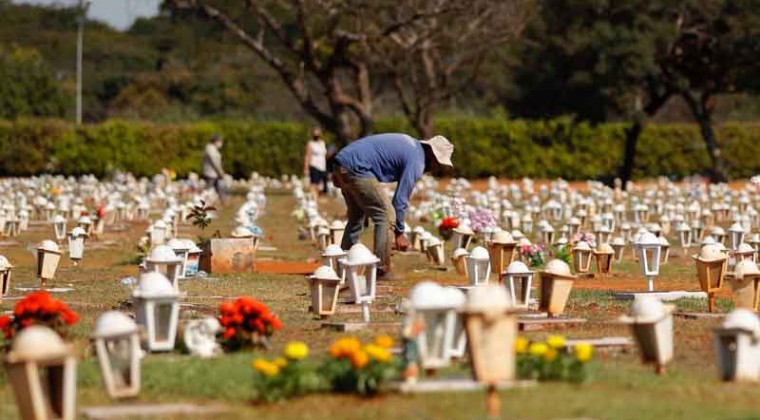 Brasil roza los 18 millones de casos por COVID-19