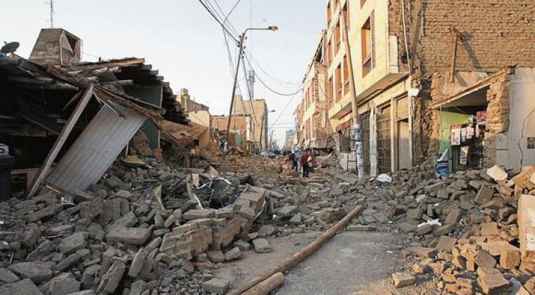 Continúan réplicas en norte de Perú, que ya suma más de 700 heridos por sismo