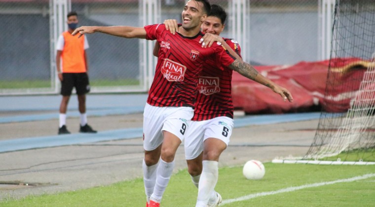 Se desempolvan y marcan goles en el fútbol caribeño