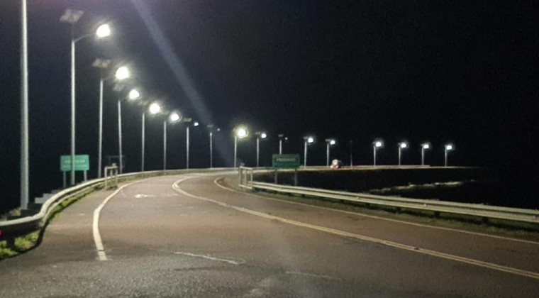 Maquinización de Aña Cua: iluminan por fin, peligrosa zona de obras