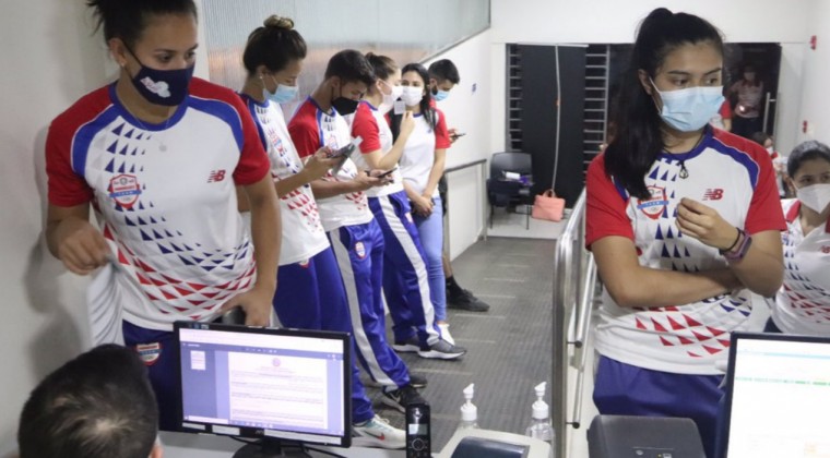 El COP aplica vacunas a atletas que irán a los JJOO