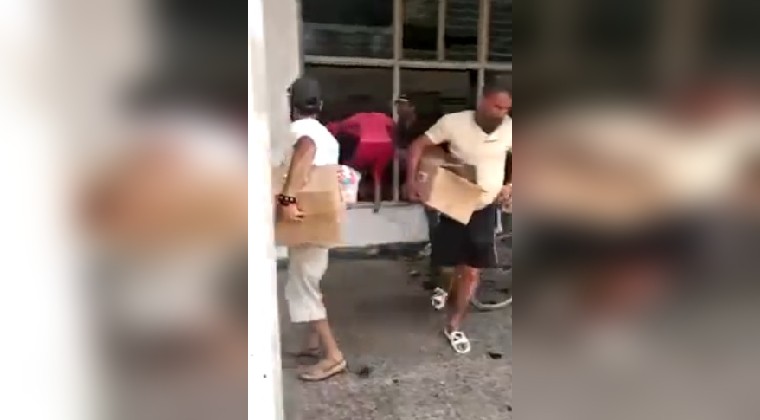 Reportan saqueos de tiendas en divisas en medio de protestas en Cuba