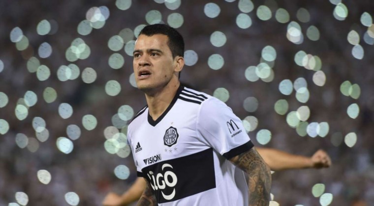 ¿Vuelve Willy? El dilema entre sus ingresos y las condiciones económicas de Olimpia