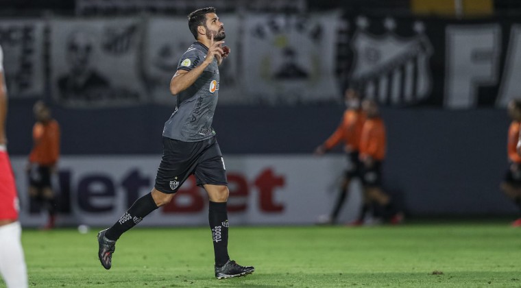 Mineiro empata con gol de Diego Costa y sigue aislado como líder en Brasil