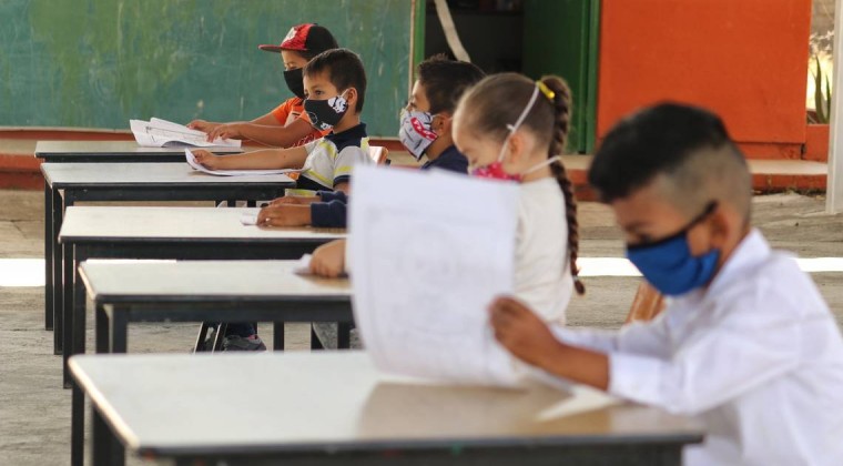 México se prepara para regresar a las aulas en medio de tercera ola de COVID-19