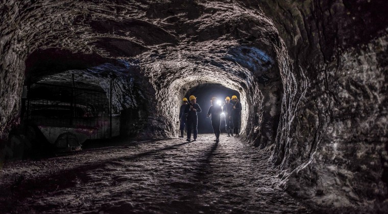 Sube a 12 la cifra de mineros muertos en la explosión de socavón en Colombia
