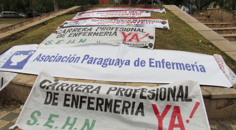 Enfermeros se movilizan para exigir reglamentar ley de carrera profesional