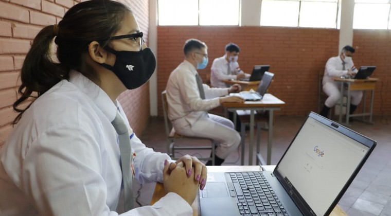 En tres años, MEC entregó 1.300.000 kits escolares