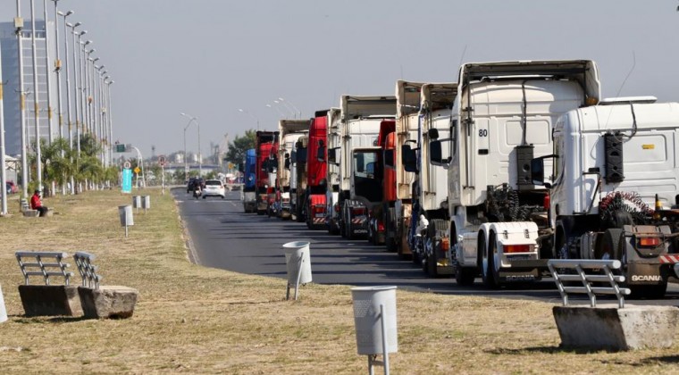 Luguistas en puestos clave en Senado azuzan a camioneros: “Una tilinguearía”, dice UIP